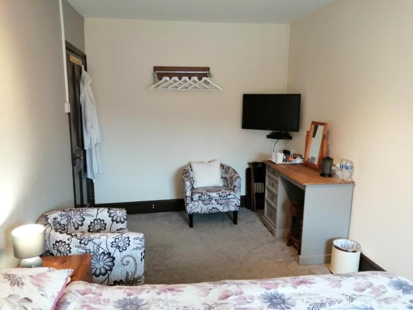 Lion Hotel Llanbister Room photo
